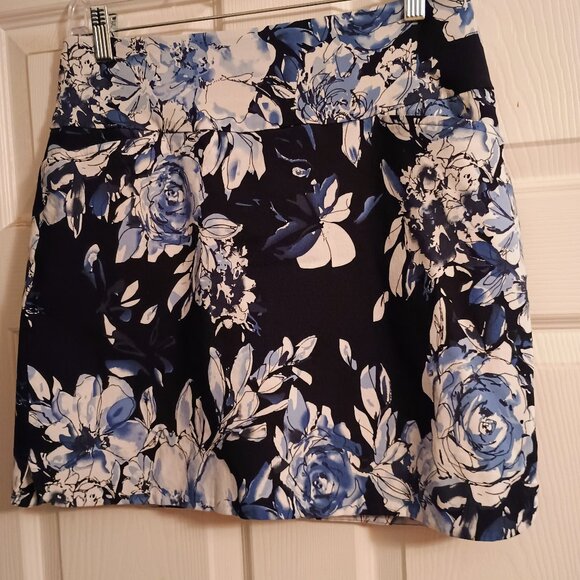 S.C. & Co, Skort, Black w/ Blue, and white Floral, Sz M, Hi Rise, Stretch, New - Picture 1 of 8